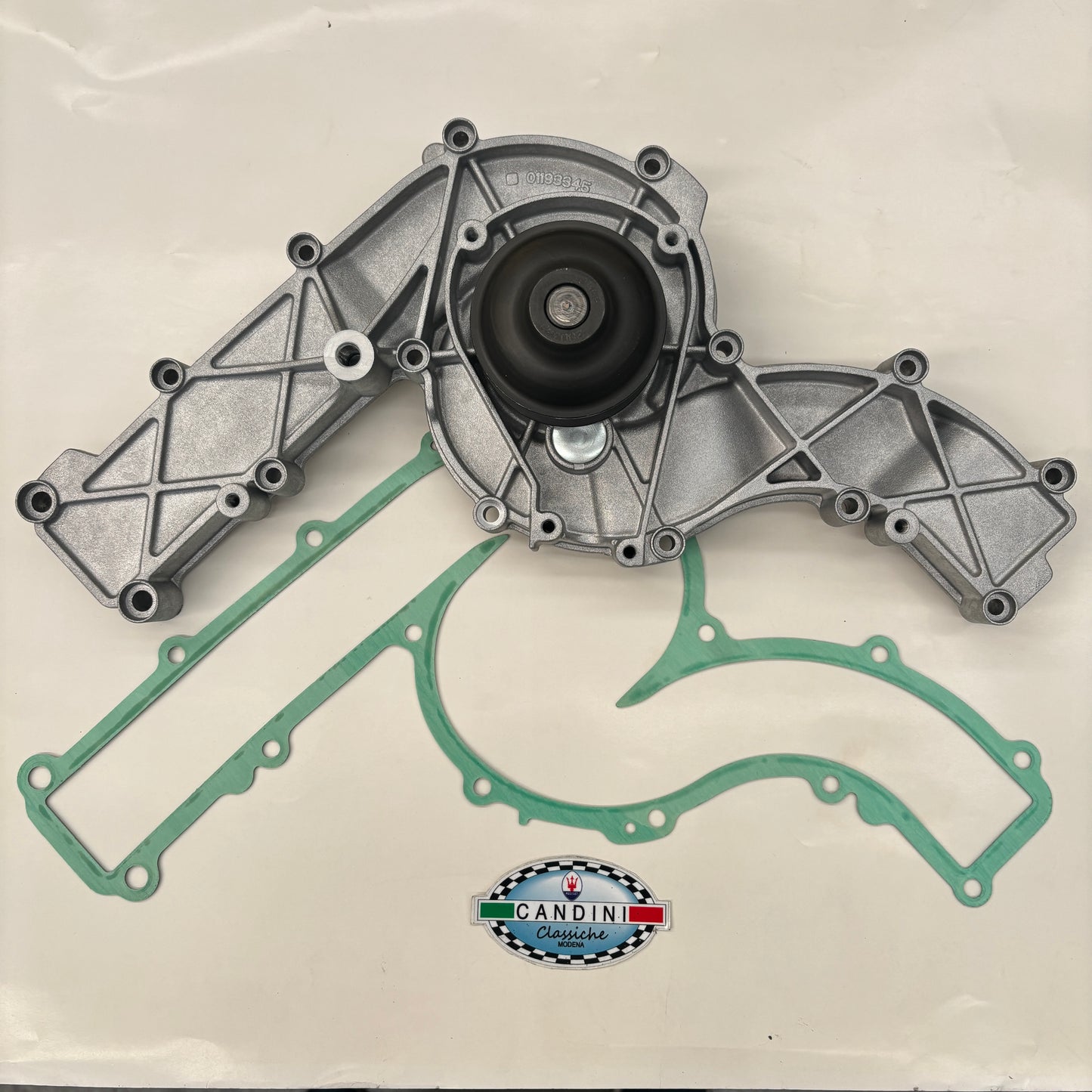 195433 ex 585045900 POMPA ACQUA MASERATI V8 CILINDRI con guarnizione